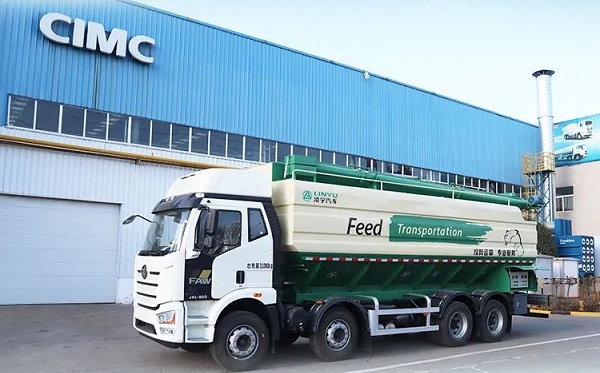 凌宇散裝飼料運輸車特點介紹！