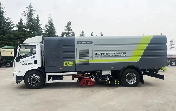 凌宇純電動洗掃車的特點(diǎn)詳解！出色在哪？