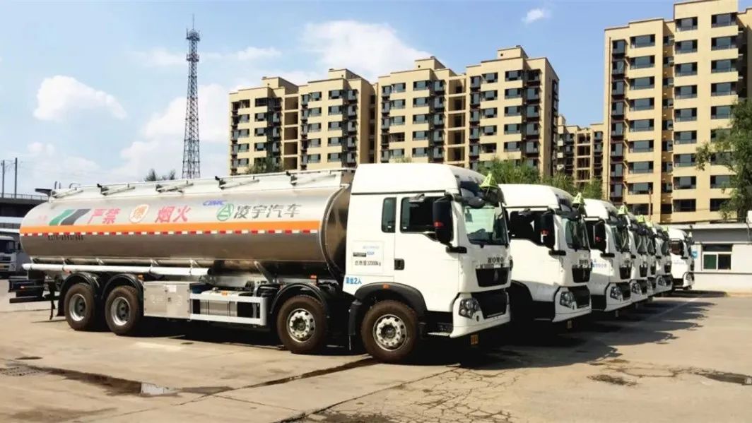 危化品運(yùn)輸液罐車選它準(zhǔn)沒錯(cuò)，還有驚喜大禮哦~