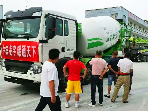 開攤啦！凌宇攪拌車“擺攤兒”湖北，客戶當場下單！