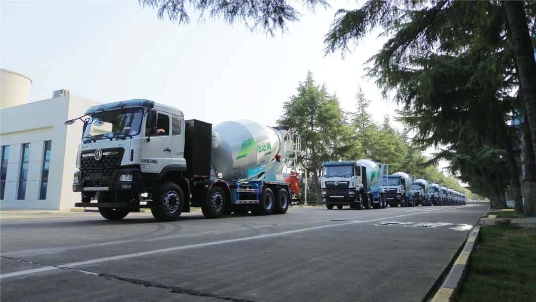 馭風(fēng)而行，中集車輛15臺新能源攪拌車駛?cè)牒?，繪就荊楚生態(tài)長卷